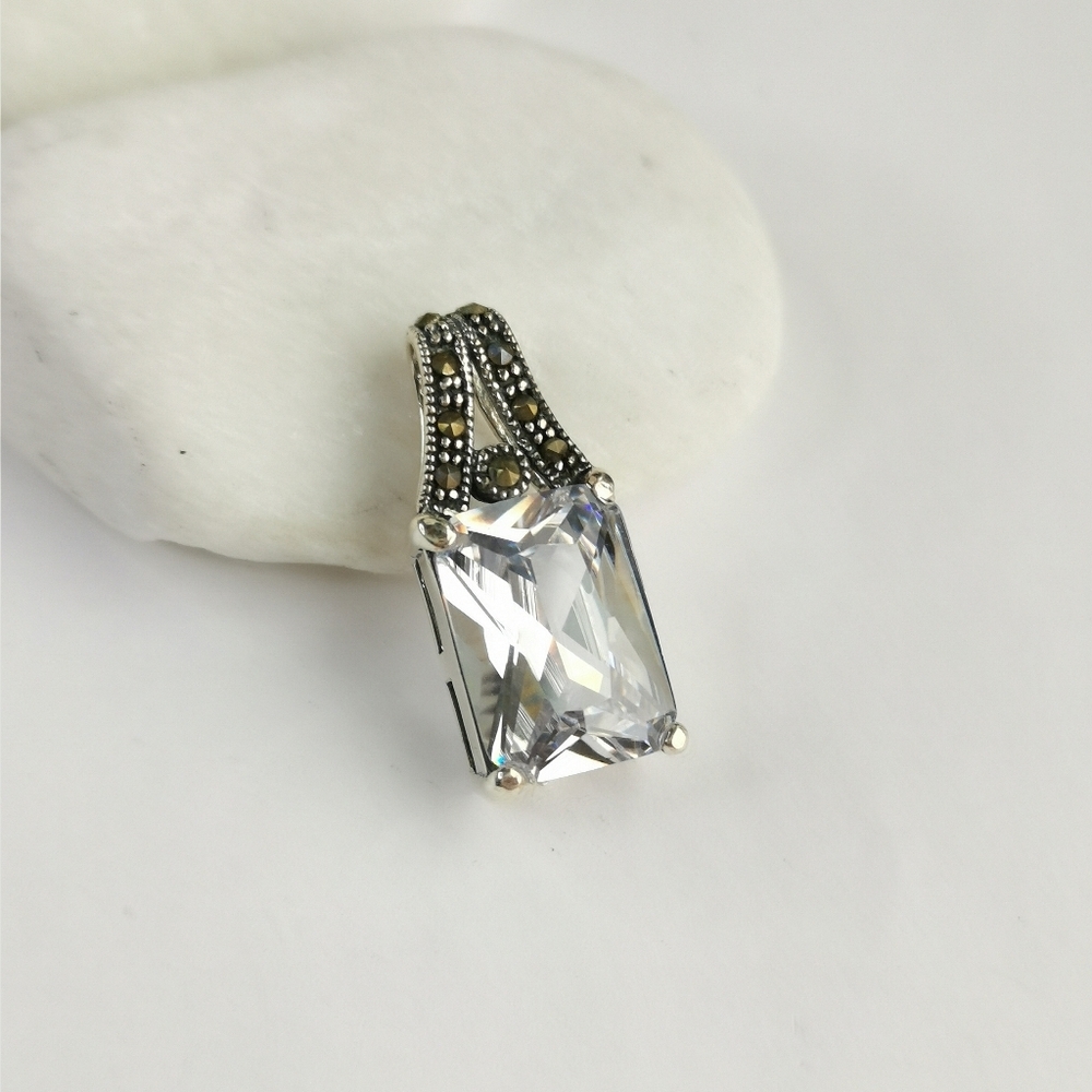 Marcasite CZ pendant In Sterling Silver Vintage 90s